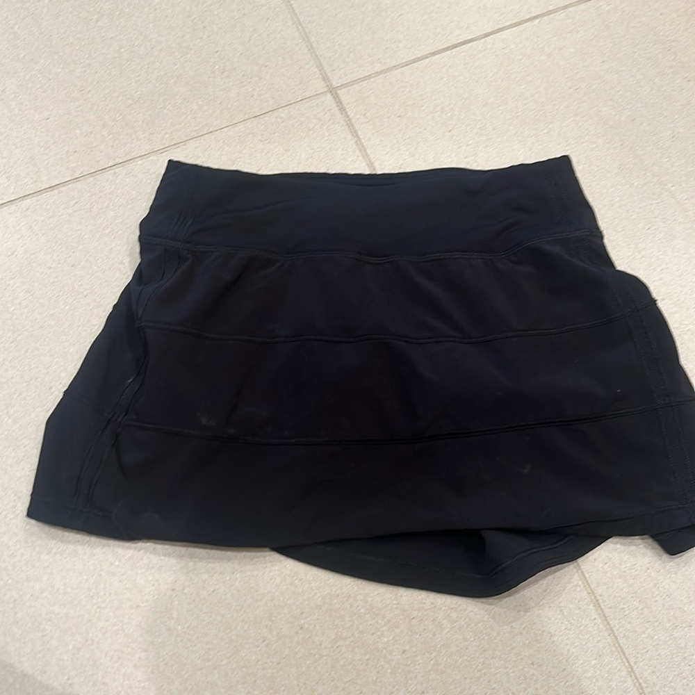 Perfect condition black lululemon pace rival skirt size 2